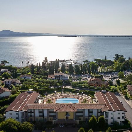 Le Terrazze Sul Lago Hotel & Residence パデンゲ・スル・ガルダ エクステリア 写真