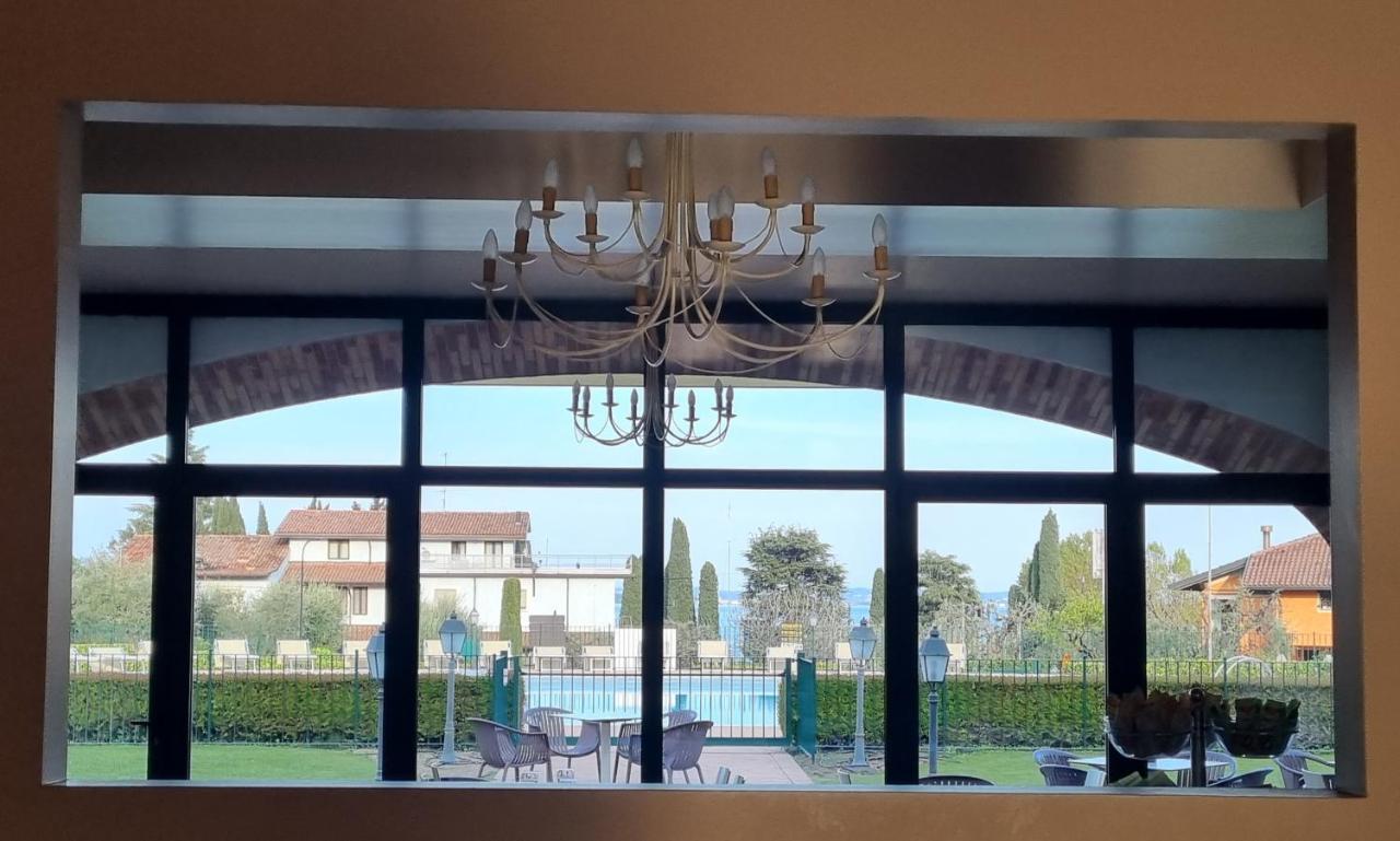 Le Terrazze Sul Lago Hotel & Residence パデンゲ・スル・ガルダ エクステリア 写真