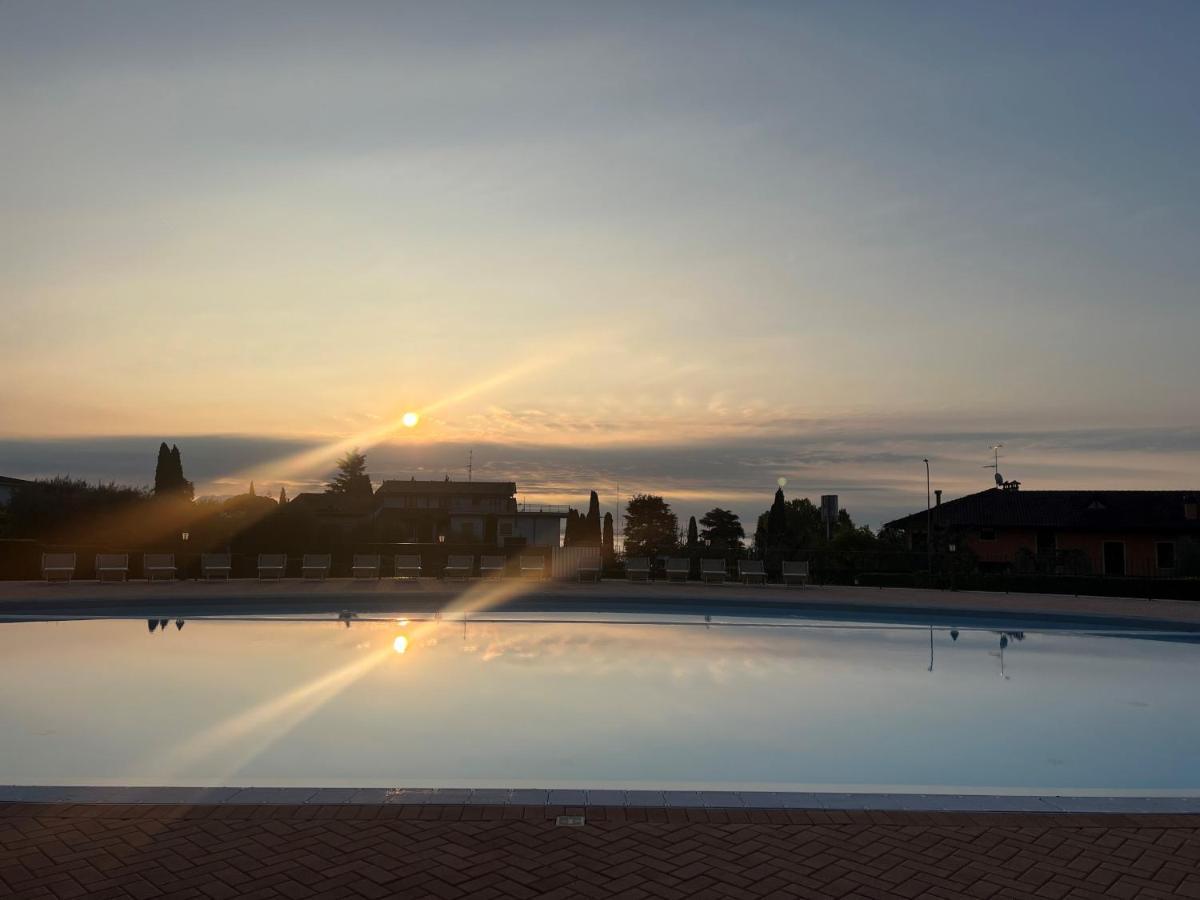 Le Terrazze Sul Lago Hotel & Residence パデンゲ・スル・ガルダ エクステリア 写真