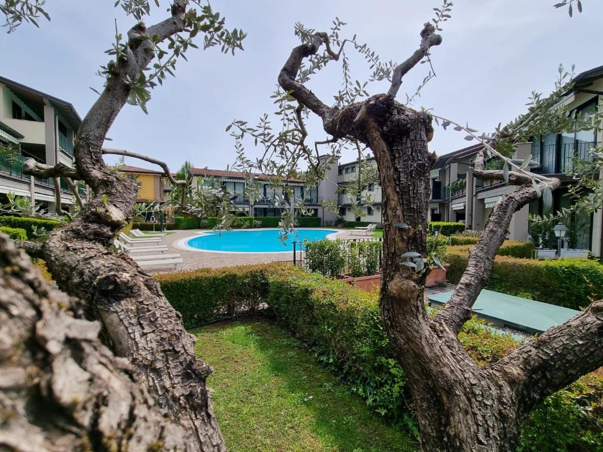 Le Terrazze Sul Lago Hotel & Residence パデンゲ・スル・ガルダ エクステリア 写真