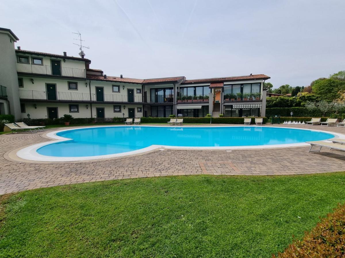 Le Terrazze Sul Lago Hotel & Residence パデンゲ・スル・ガルダ エクステリア 写真