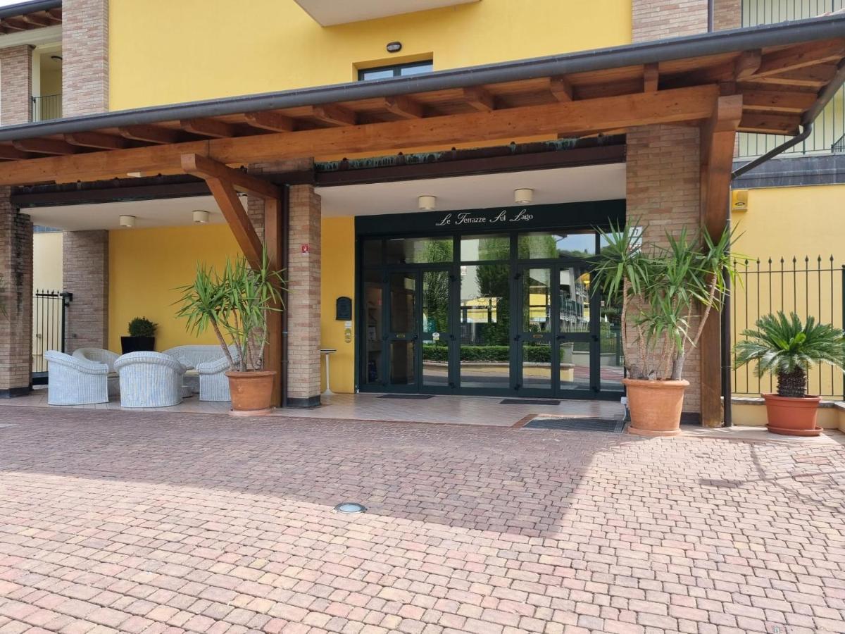 Le Terrazze Sul Lago Hotel & Residence パデンゲ・スル・ガルダ エクステリア 写真