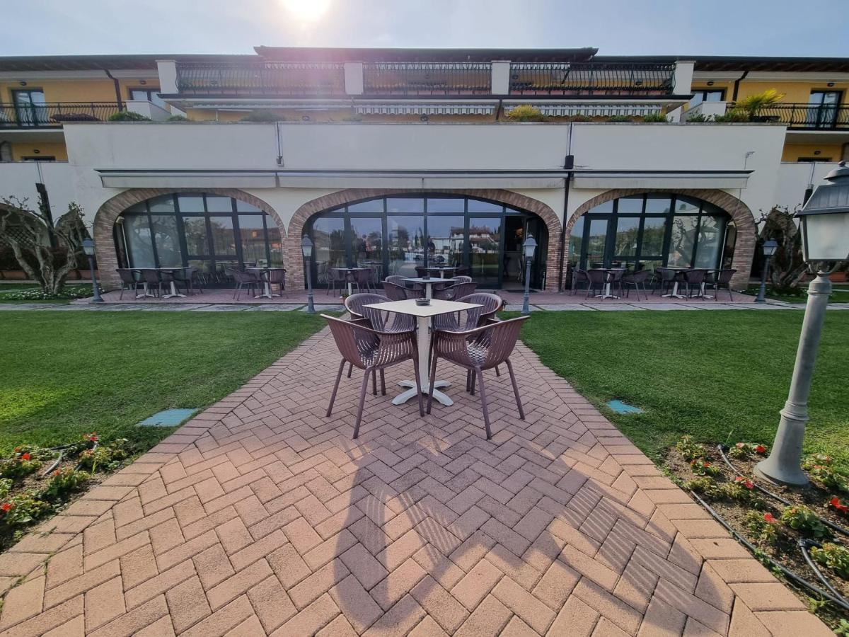 Le Terrazze Sul Lago Hotel & Residence パデンゲ・スル・ガルダ エクステリア 写真