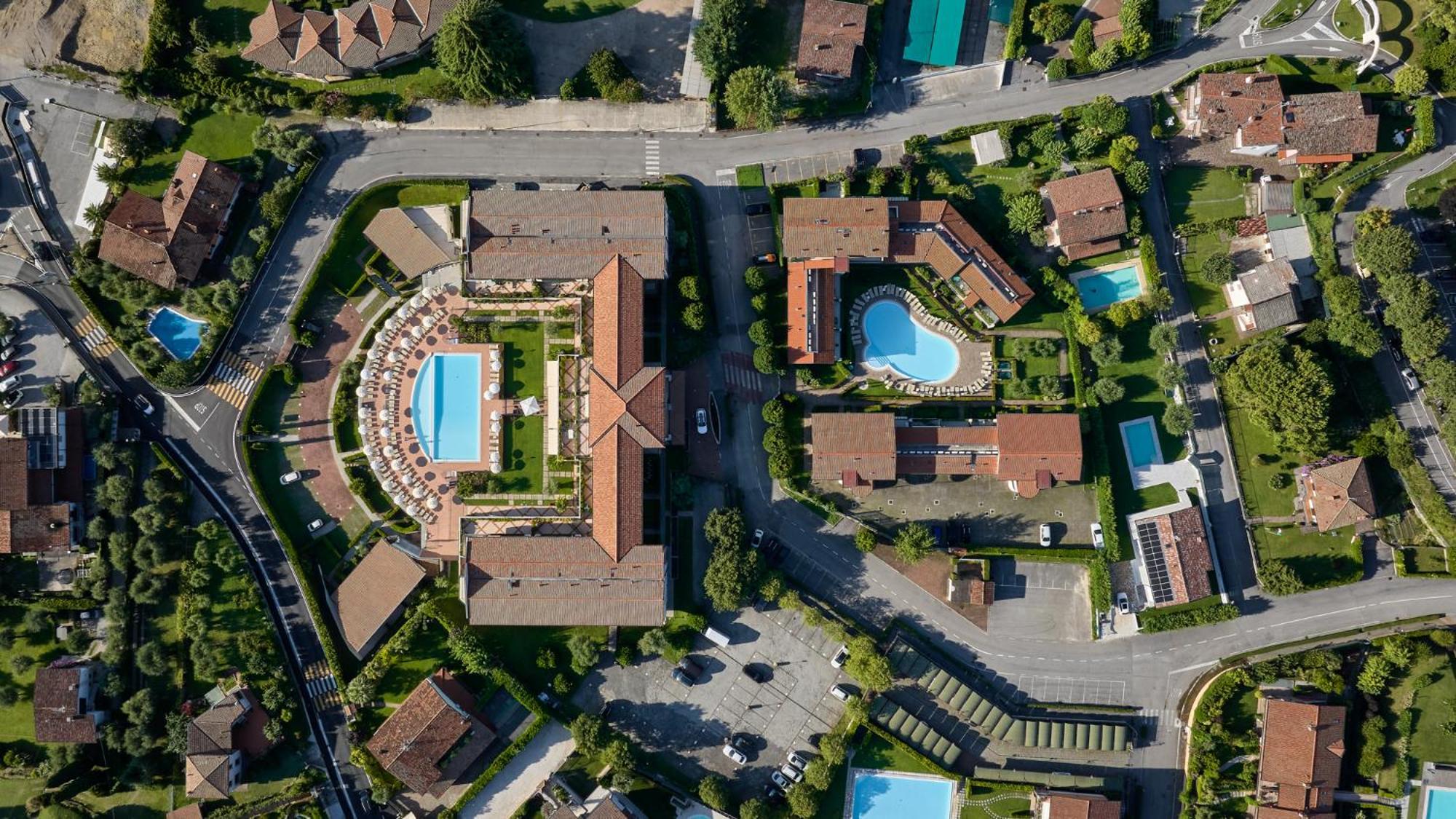 Le Terrazze Sul Lago Hotel & Residence パデンゲ・スル・ガルダ エクステリア 写真