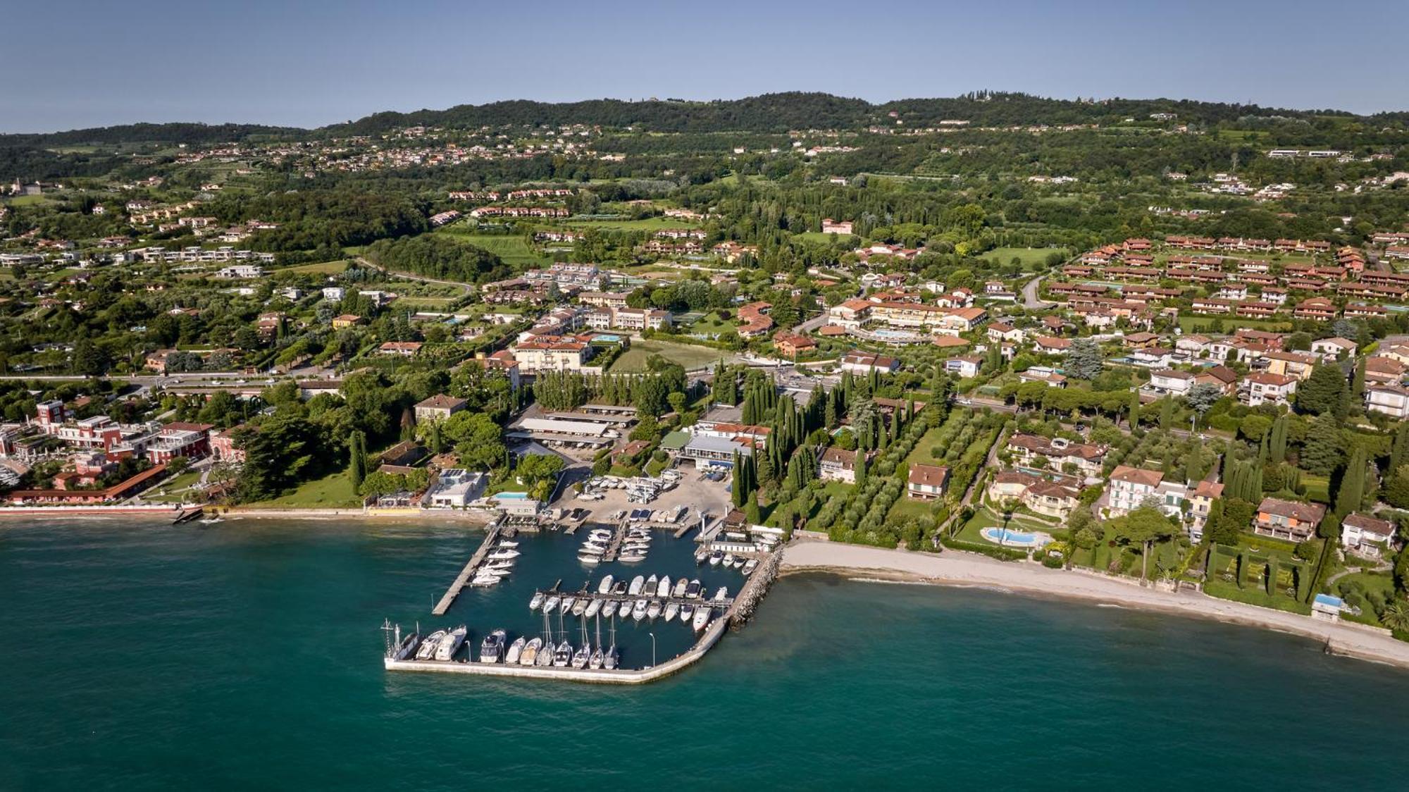 Le Terrazze Sul Lago Hotel & Residence パデンゲ・スル・ガルダ エクステリア 写真