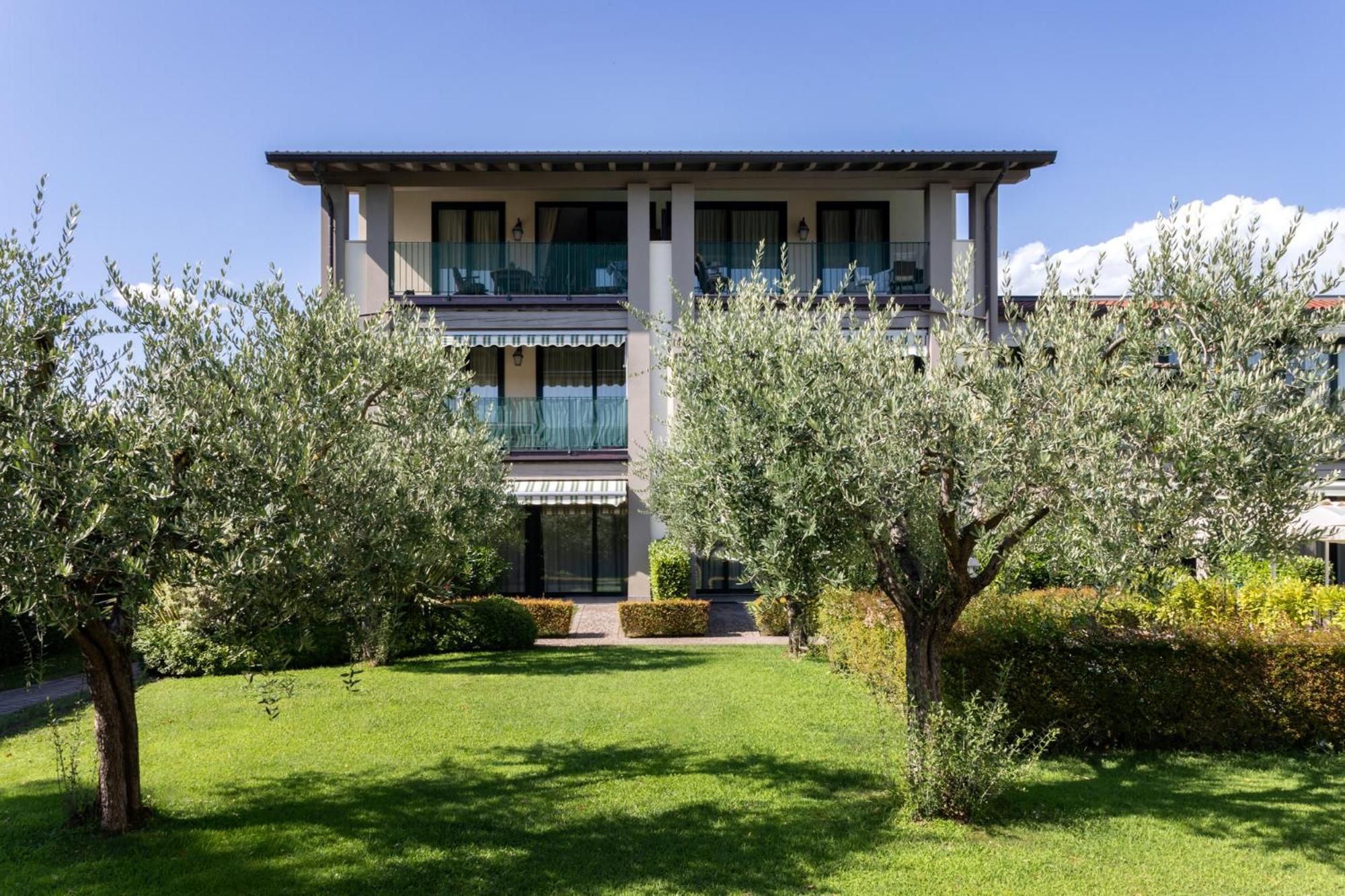 Le Terrazze Sul Lago Hotel & Residence パデンゲ・スル・ガルダ エクステリア 写真