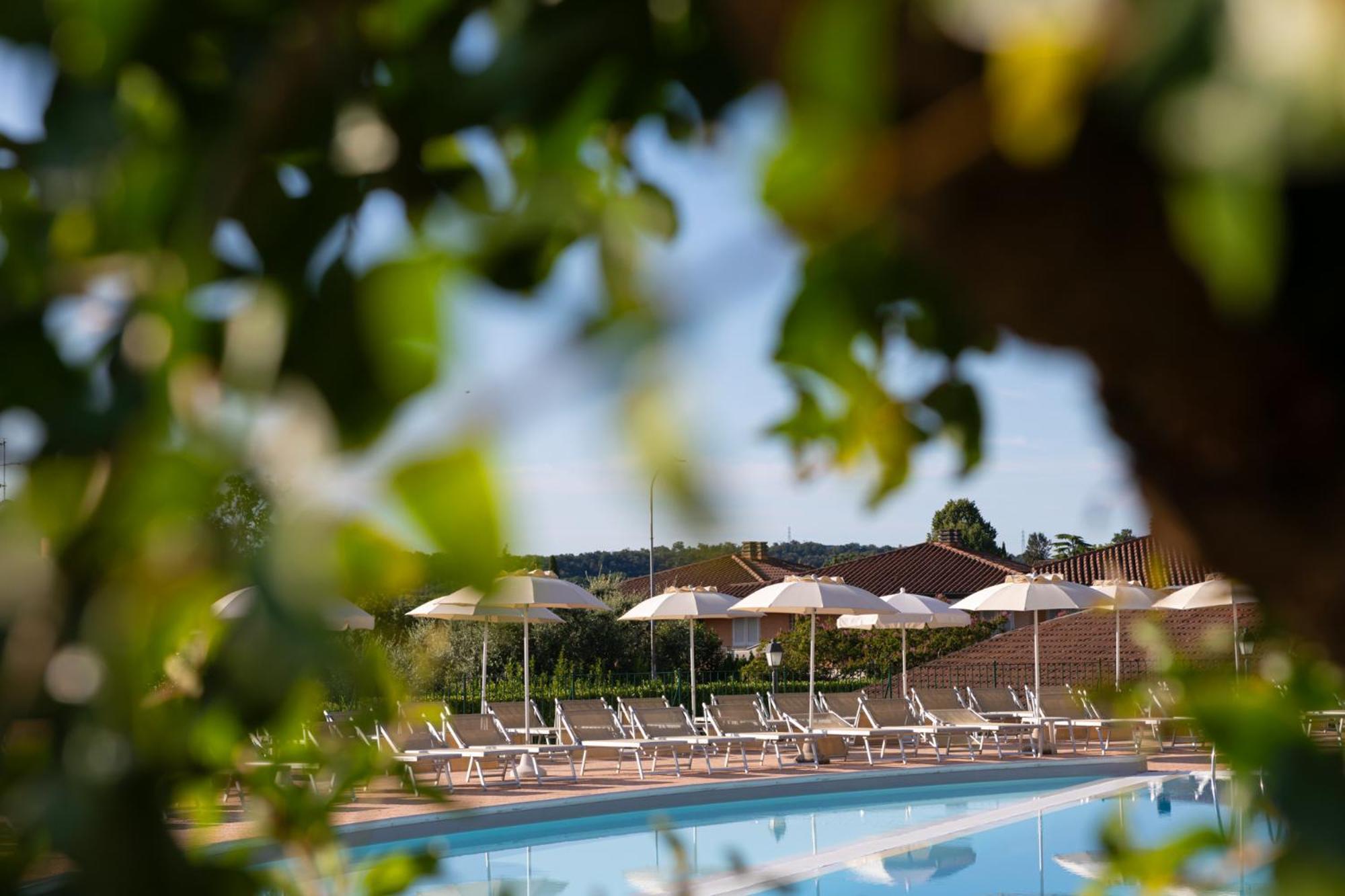 Le Terrazze Sul Lago Hotel & Residence パデンゲ・スル・ガルダ エクステリア 写真