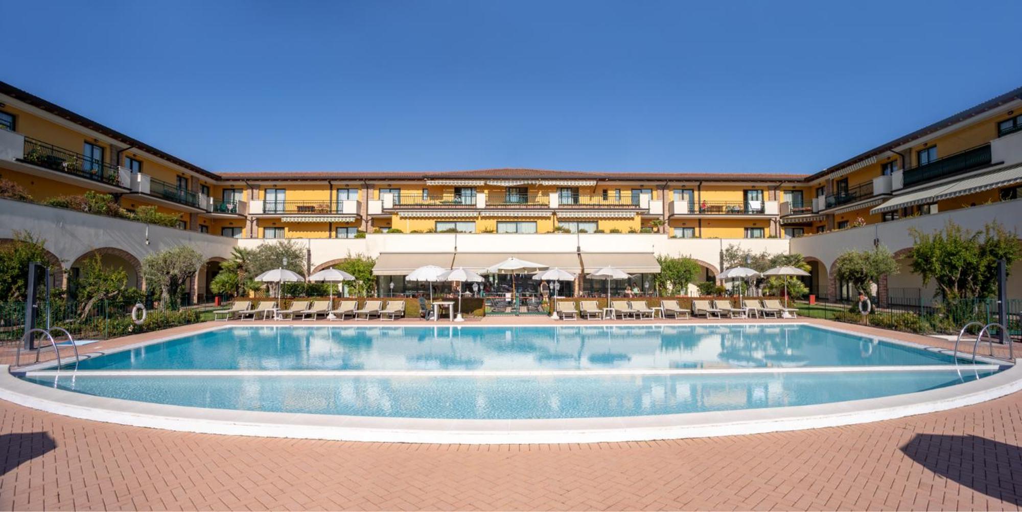 Le Terrazze Sul Lago Hotel & Residence パデンゲ・スル・ガルダ エクステリア 写真